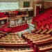 Hémicycle de l’Assemblée nationale française, lieu de vote des lois.